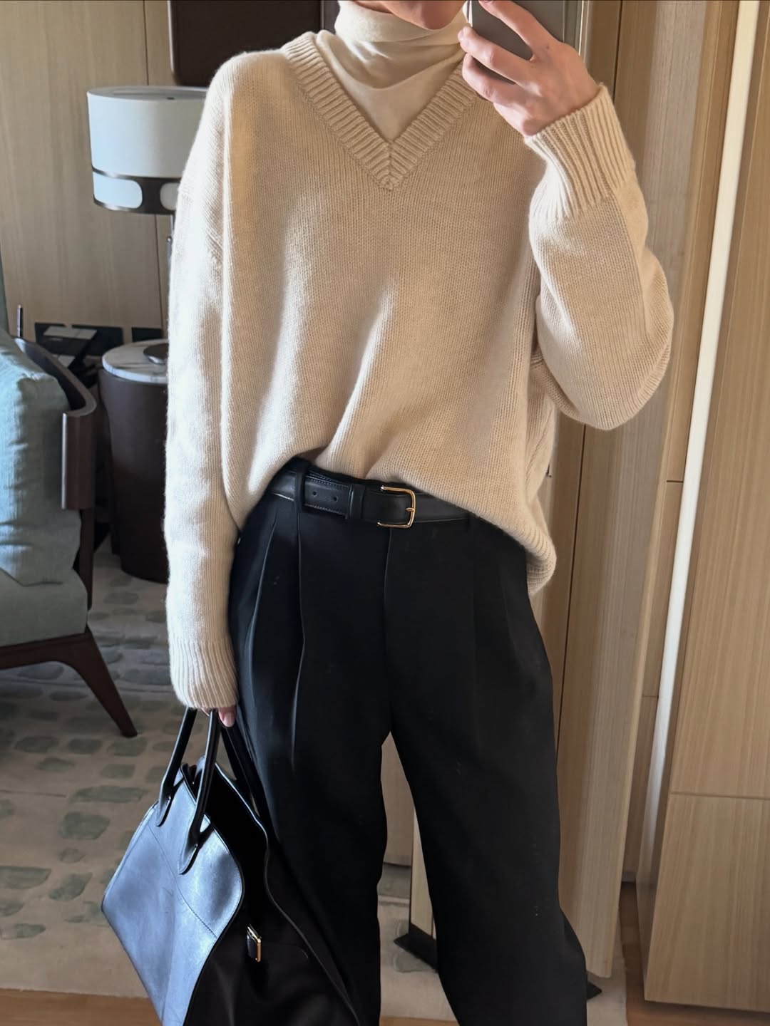 Alexa Dagmar wearing a v-neck sweater from Almada Label