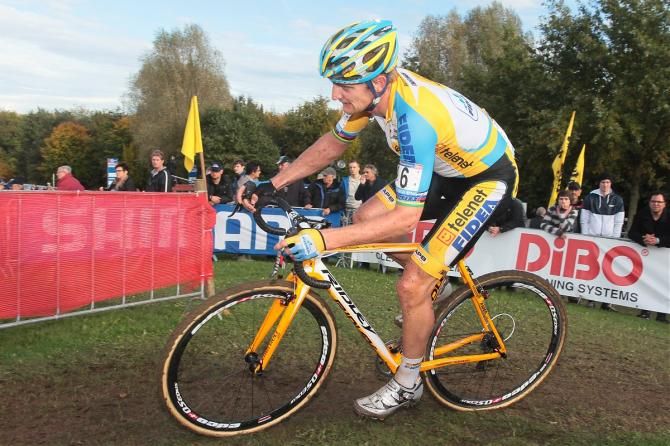 Bart Wellens (Telenet-Fidea) en route to a 9th place finish at the first 'cross World Cup of the season in Valkenburg