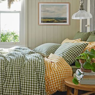 Gingham bedding in green and yellow