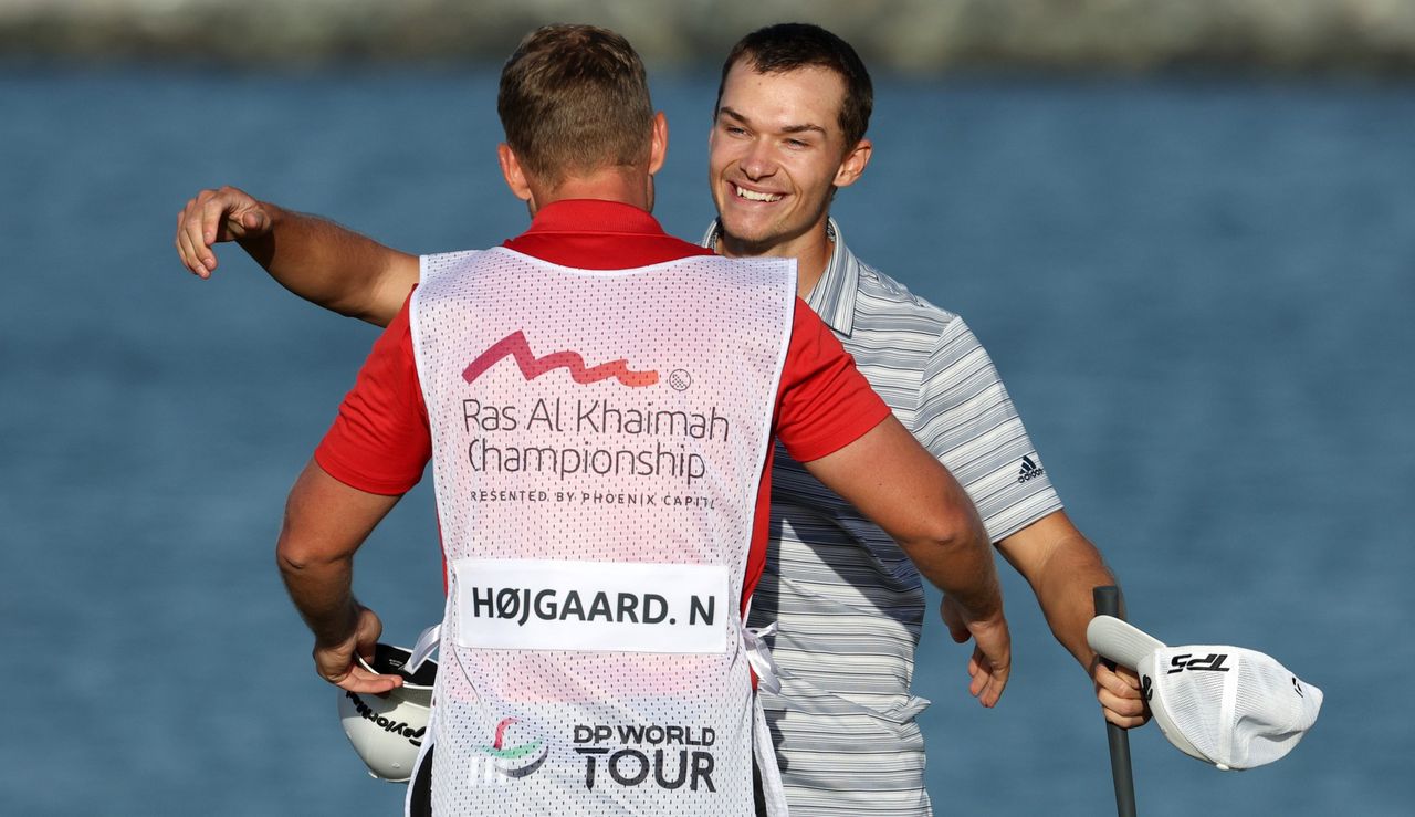 Hojgaard celebrates with caddie