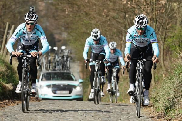 Boonen and Trentin get some video of the Koppenberg