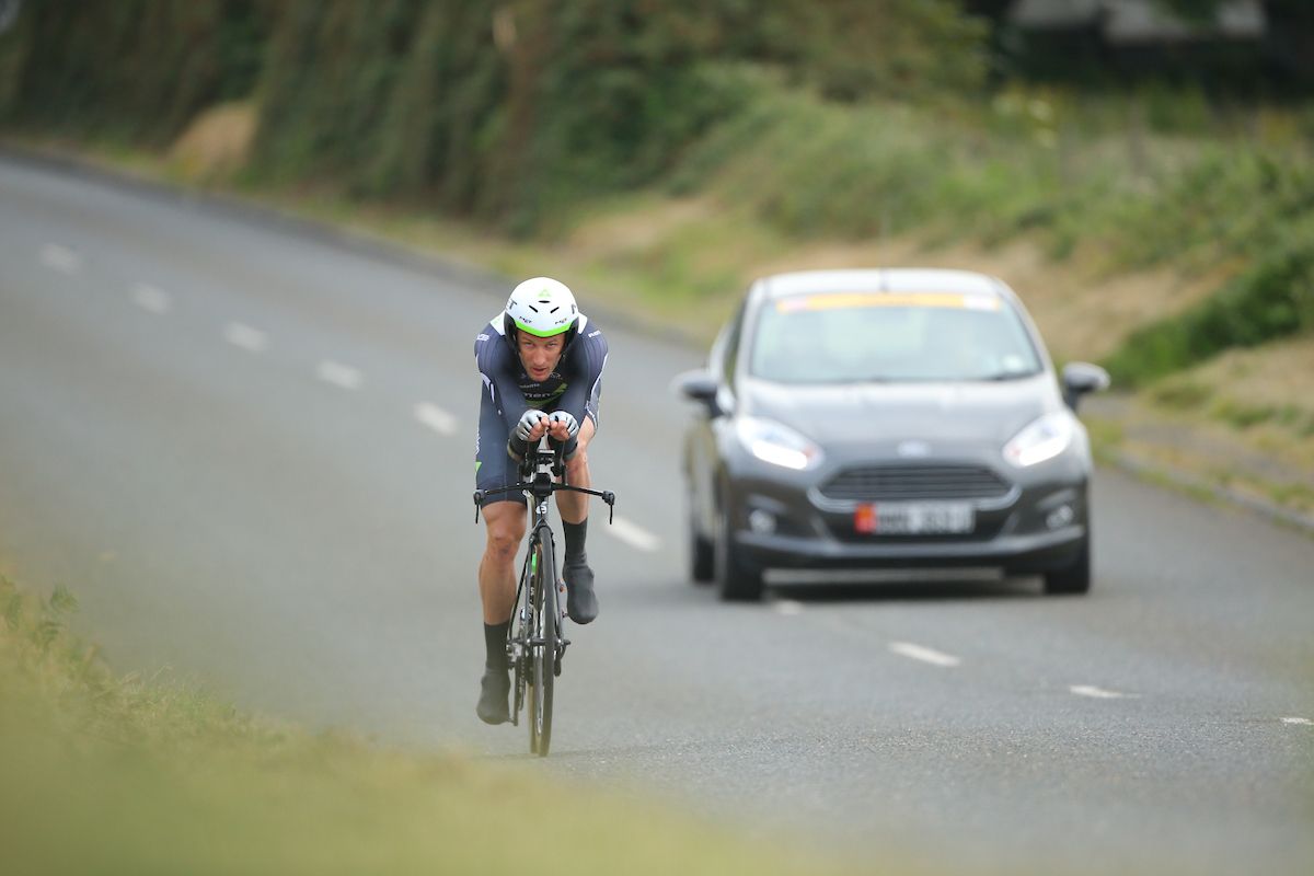 Steve Cummings out on course
