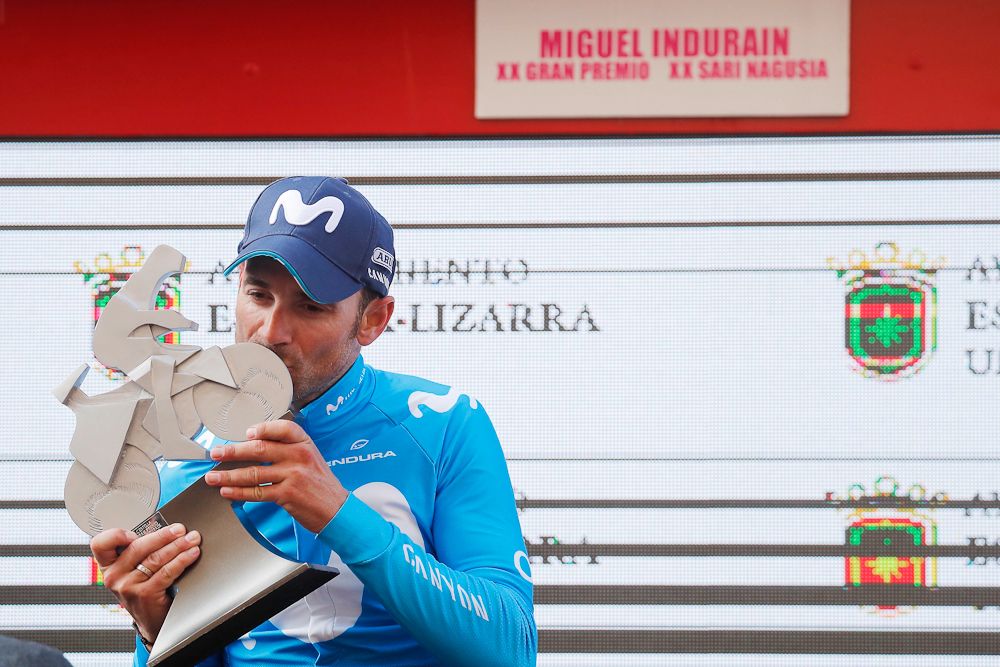 Alejandro Valverde with the 2018 GP Miguel Indurain trophy