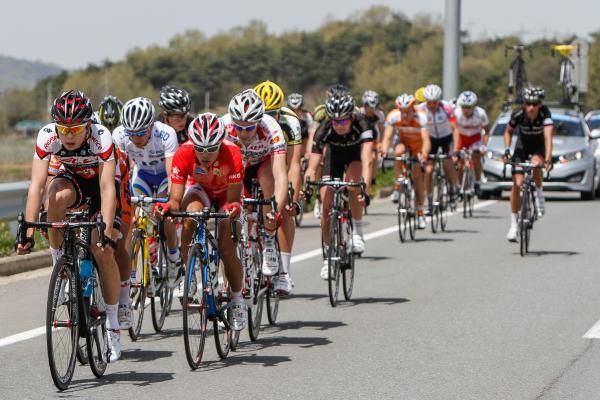 A large group escaped early in the stage
