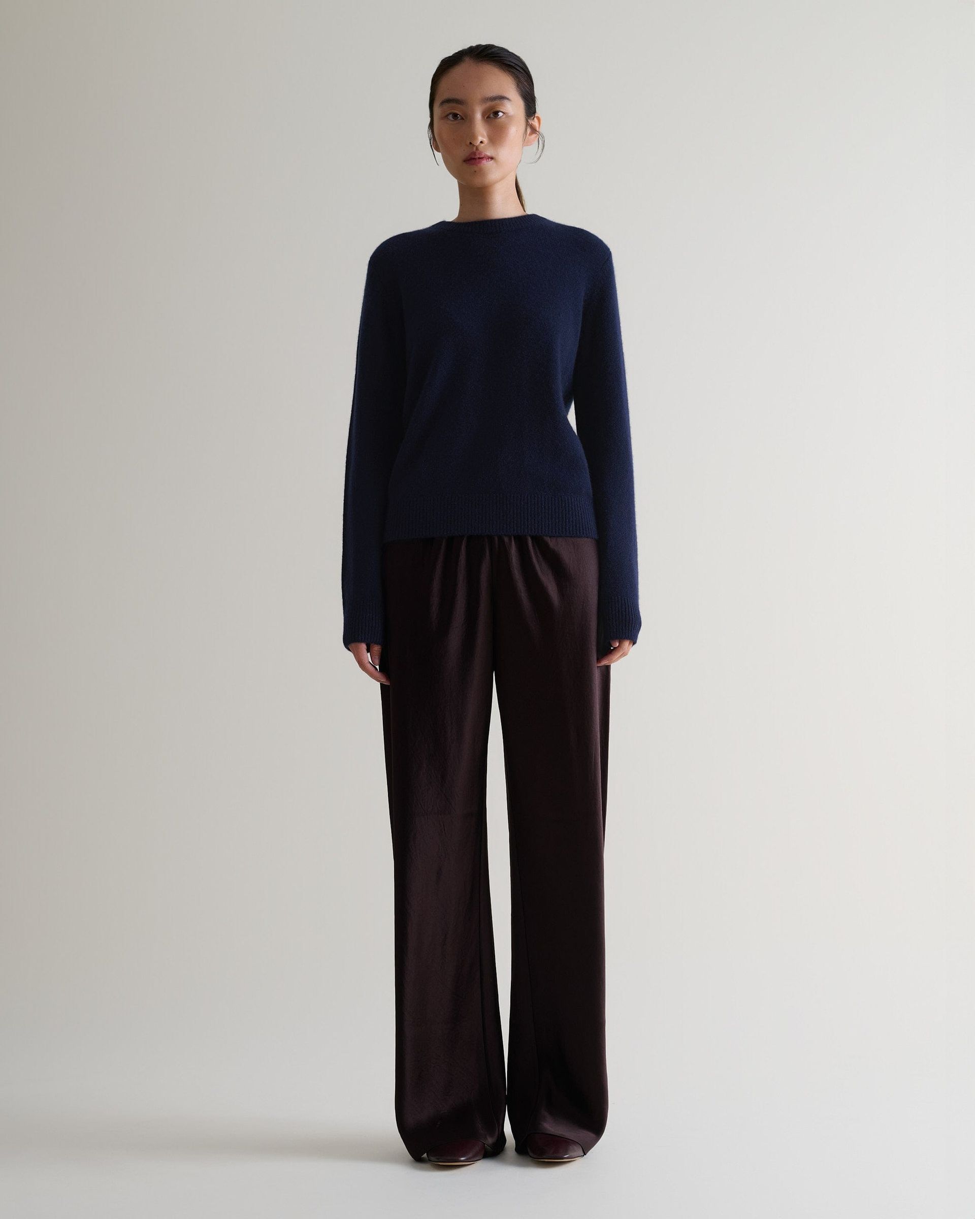 Women's Finest Cashmere Mid-Weight Crew Neck Jumper - Navy - Xs / Navy