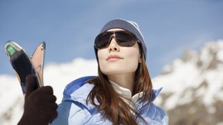 can I get sunburn in winter: sunny skiing