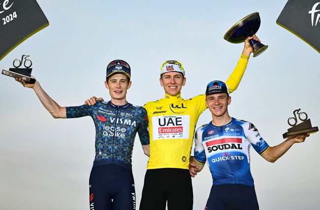 Il podio del Tour 2024 (foto Marco Bertorello / AFP / Getty Images)