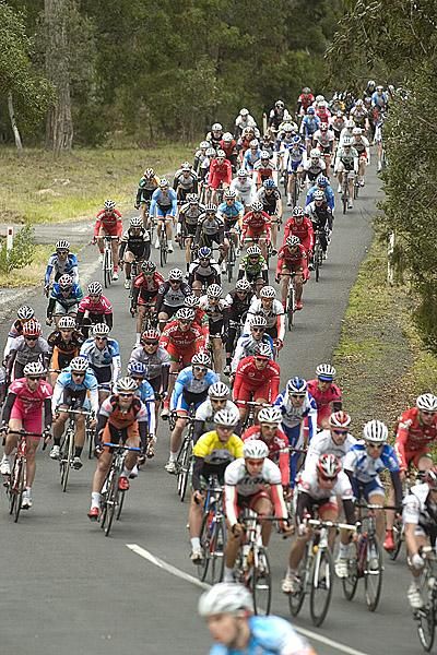 The 143 strong field in the 2009 Tour of Gippsland descend out of Traralgon South for stage two of the tour.
