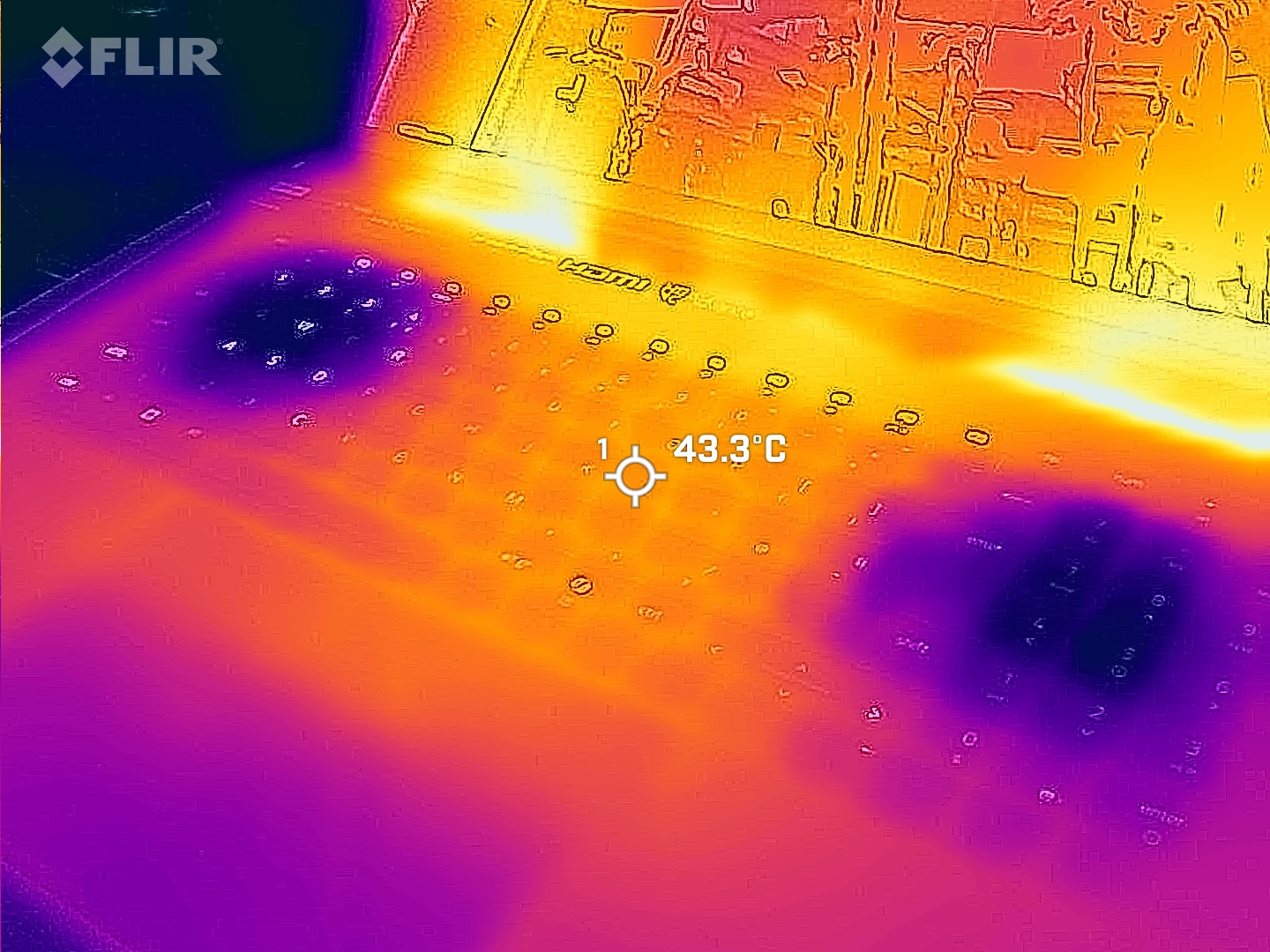 Razer Blade 18 (2025) tested under stress while benchmarking, photographed with a thermal camera.