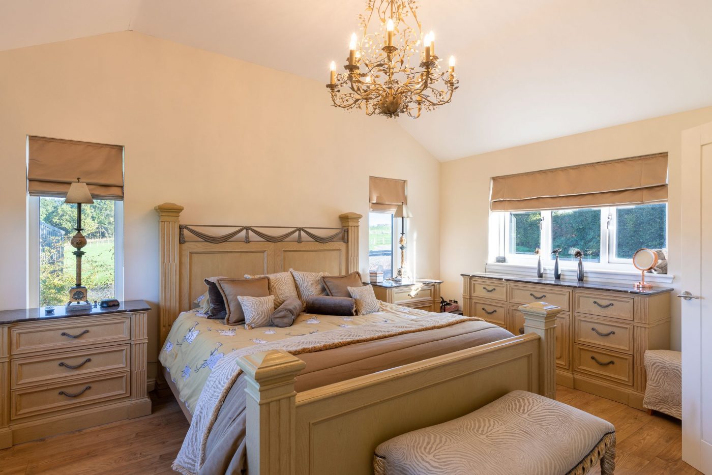 Craigton-Farm-main-bedroom-scaled-e1637241560350.jpg