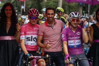 Alberto Contador poses with Chris Froome and Elia Viviani