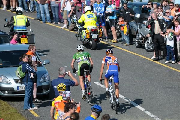 The Vee climb was lined with spectators who appreciated the courage and efforts of the leading duo.The Vee climb was lined with spectators who appreciated the courage and efforts of the leading duo.