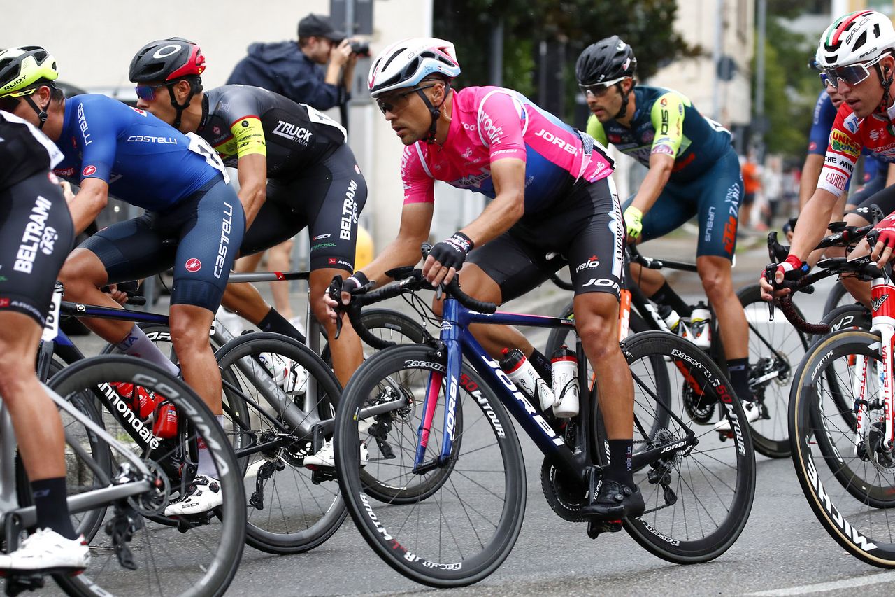 The main peloton in action at the 2020 Gran Trittico Lombardo