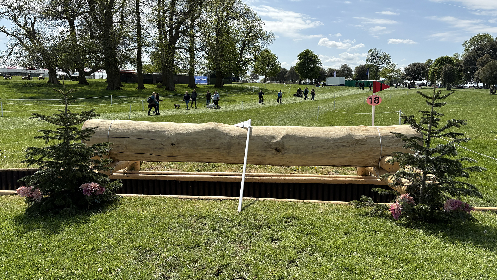 BE100 Badminton grassroots course 2026 fence 18