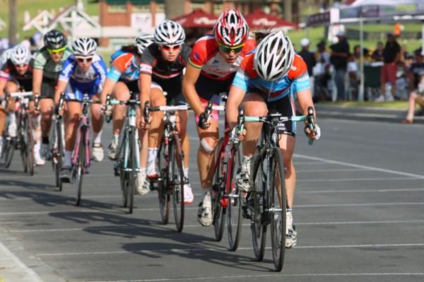 Amanda Spratt (Jayco-AIS) leads the bunch along Ritchie Boulevard