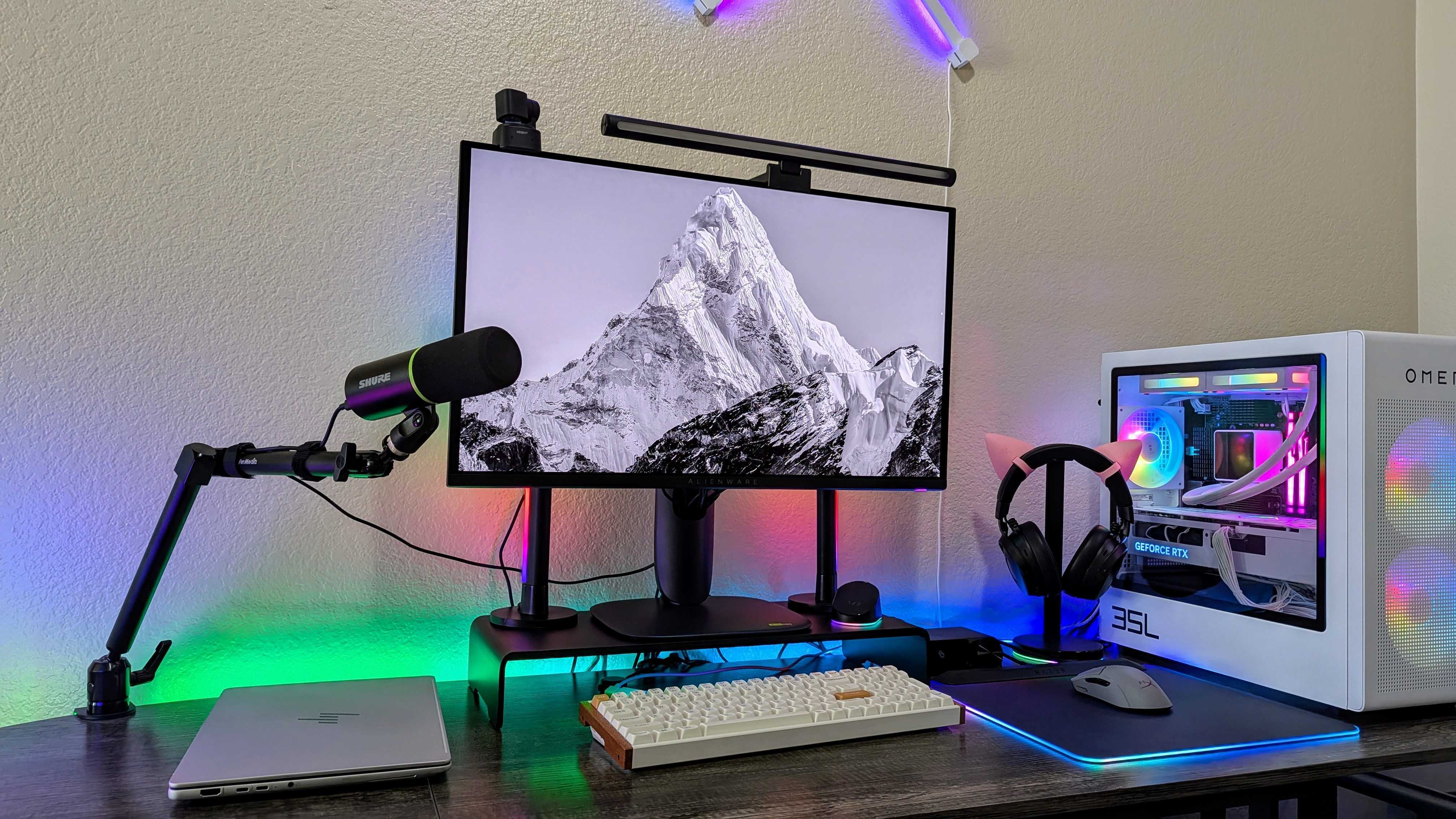 Image of the Razer Aether Standing Light Bars.