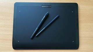 Product image of Xencelabs Medium Bundle showing both pens on the tablet