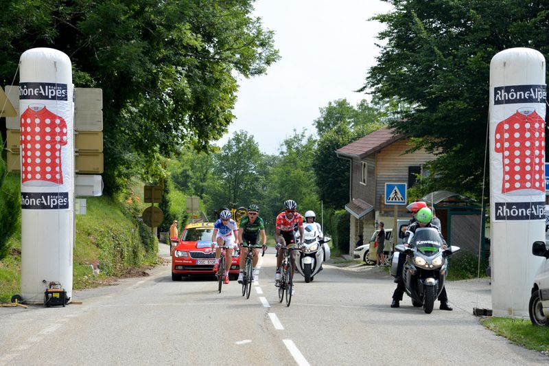 Daniel Teklehaimanot (MTN-Qhubeka) picks up maximum KOM points on the Col du Chat