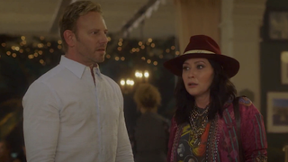 Ian Ziering in white dress shirt and Shannen Doherty in purple hit in BH90210