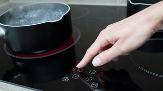 Turning off electric cooktop