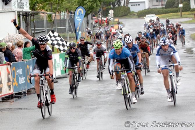 Jasper Stuyvant (Bontrager) wins the stage