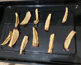 Dehydrating apple slices using the KitchenAid Digital Countertop Oven with Air Fryer