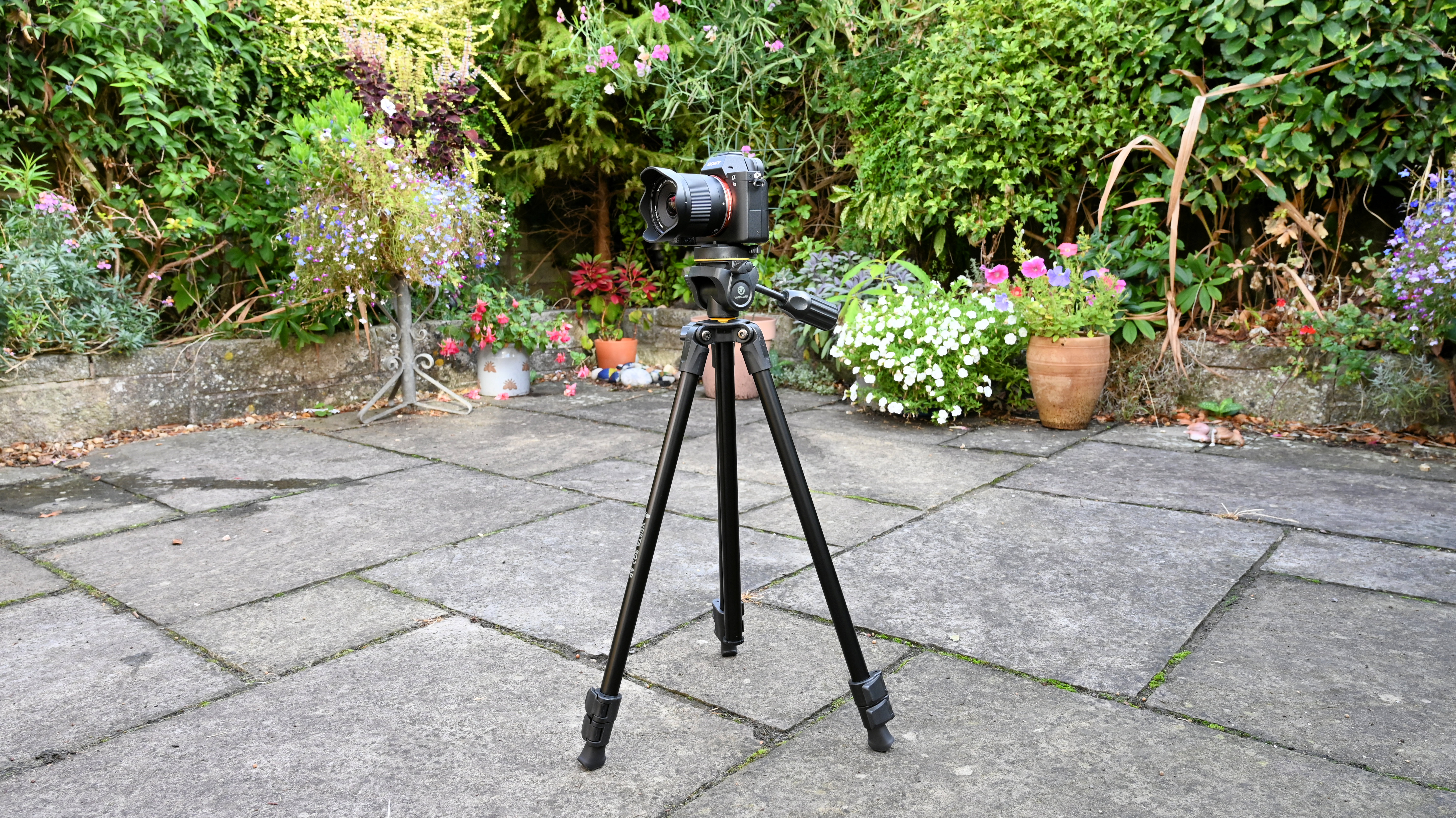 Vanguard Vesta 203AP tripod kit