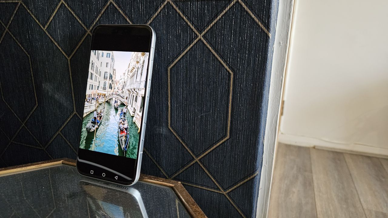 The Honor Magic8 phone