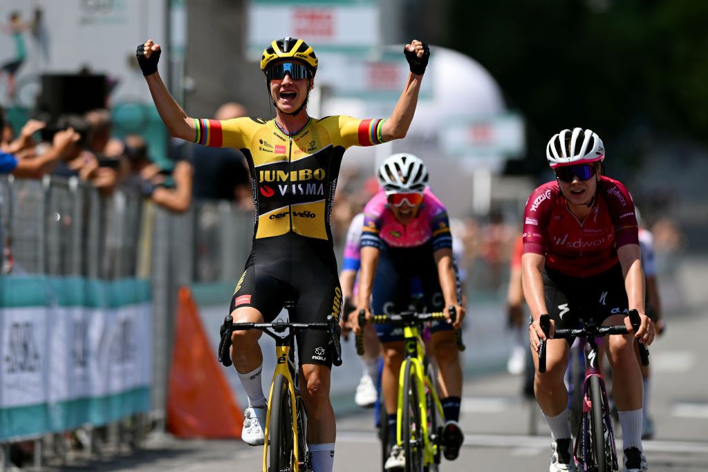 Marianne Vos wins stage six of the 2022 Giro Donne in Bergamo