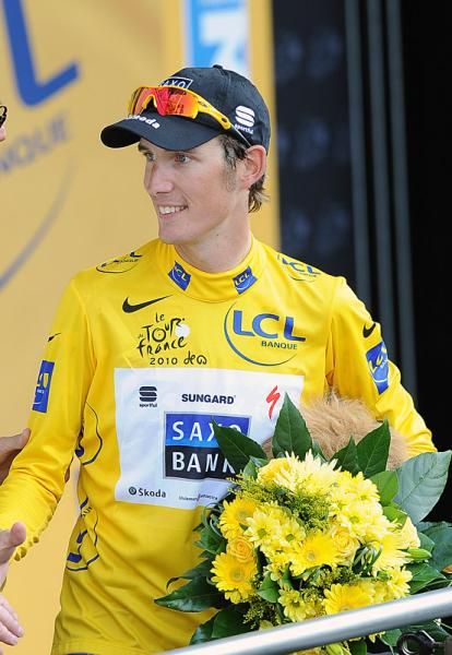 Andy Schleck (Saxo Bank) adds another yellow jersey to his collection.
