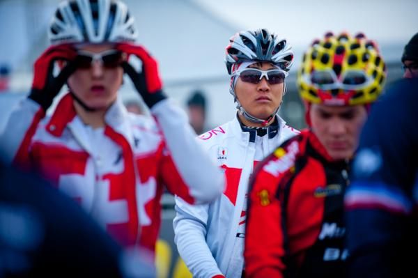 Sawada Toki (Team Bridgeston Anchor) was waiting for the race start