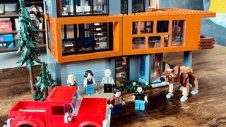 Lego The Twilight House and minifigures on a wooden table