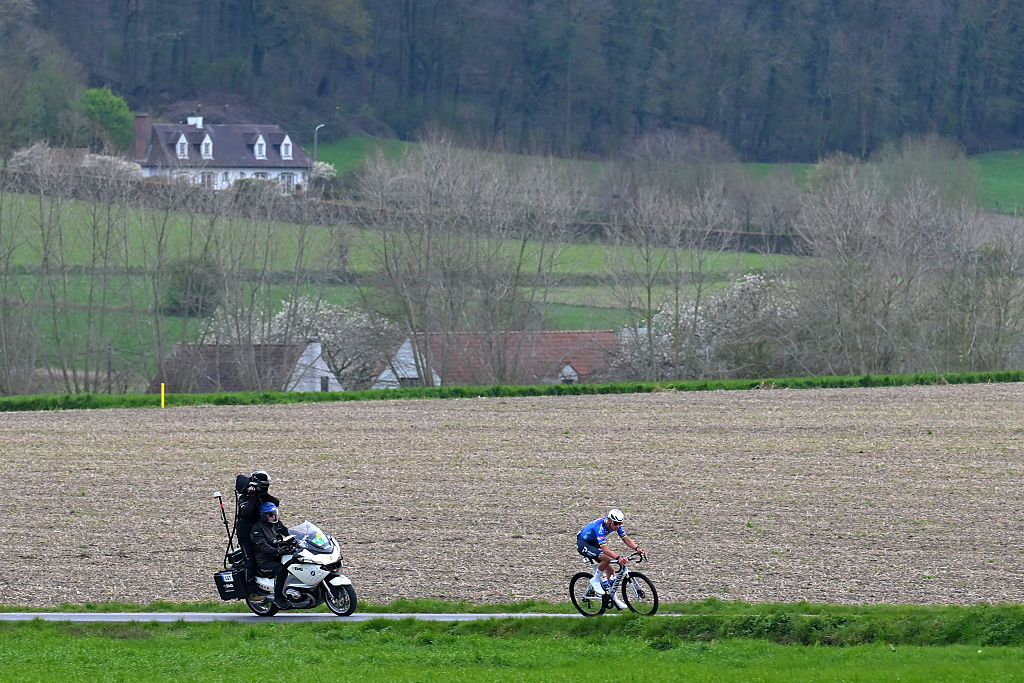 E3 Saxo Classic LIVE: Mathieu van der Poel leads, but a chase group have him within sight