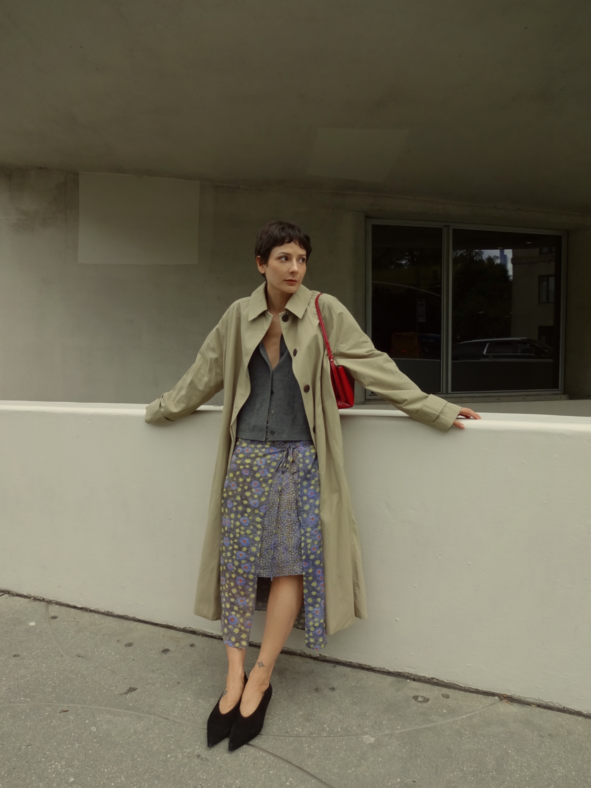 Alyssa Coscarelli in a knee-length skirt