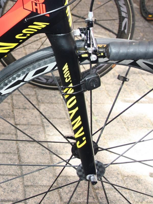 Canyon's Aeroblade SL fork features an interchangeable 'chip' system that allows for two different fork rakes. Philippe Gilbert (Omega Pharma-Lotto) has opted for the faster handling setup here.