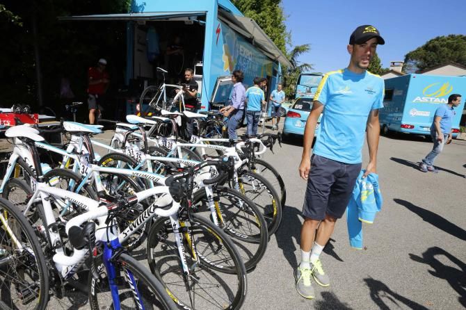 Nibali stands guard next to the Astana team bikes