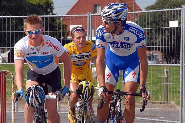 Andre Greipel (Columbia) and Gert Steegmans (Quick Step) head to the start.