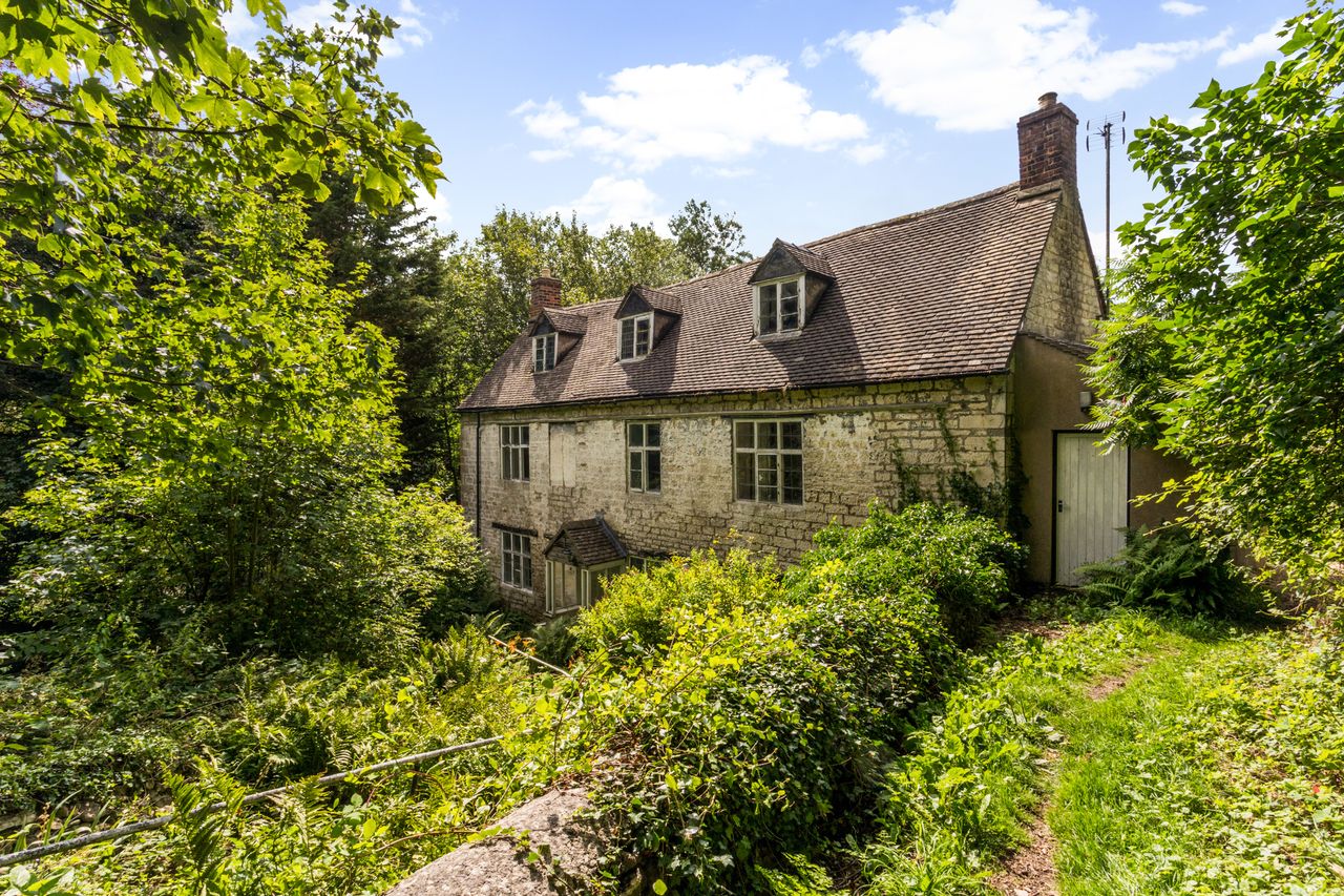 1 Rosebank Cottages - Laurie Lee&#039;s childhood home in Slad, Gloucestershire