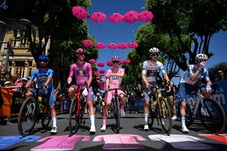 The jerseys at stage 9 of the Giro d'Italia