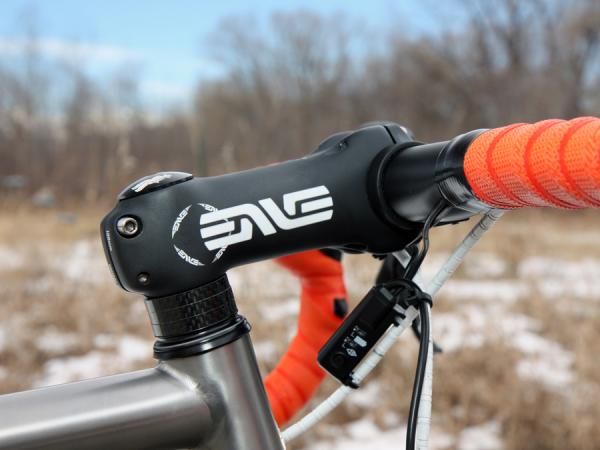 The Enve Composites carbon stem is light and looks clean.