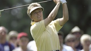 Dottie Pepper takes a shot at the 1999 Nabisco Dinah Shore