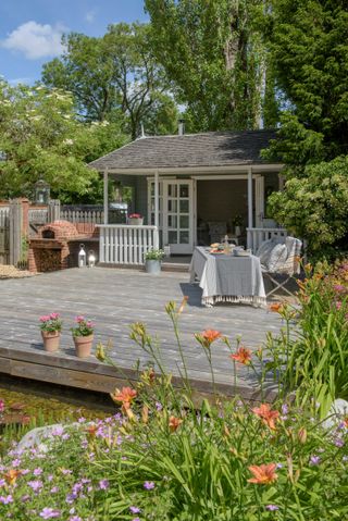 summer house ideas: building on deck with porch