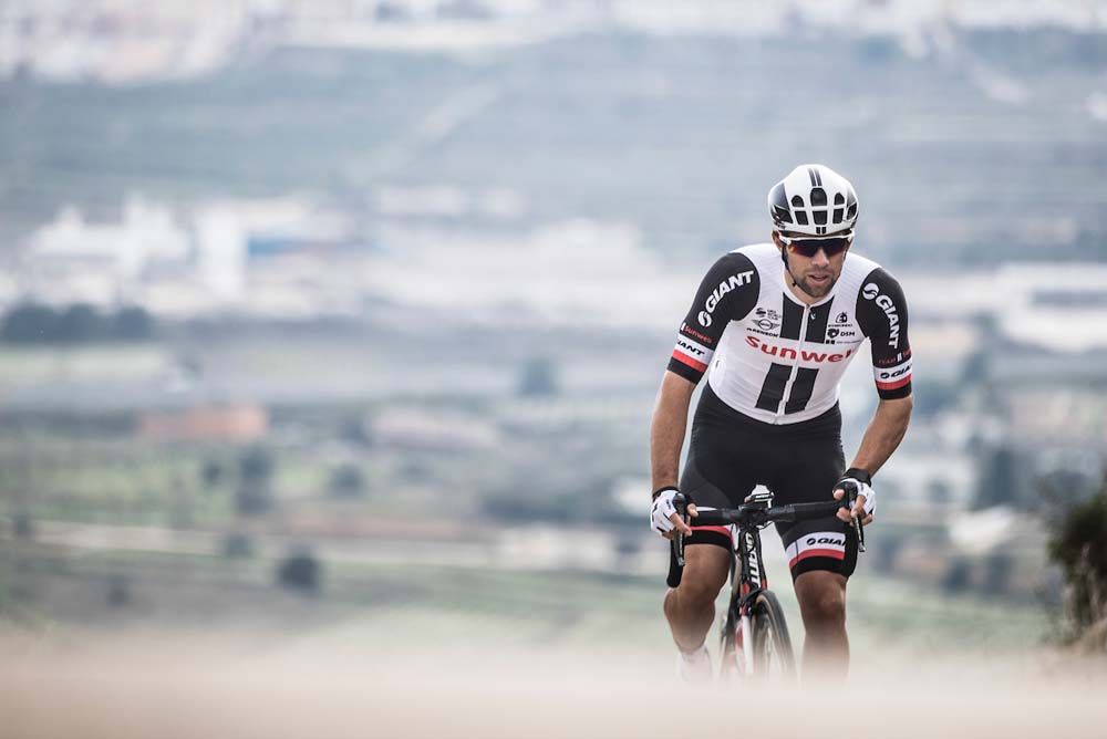 Michael Matthews out of the saddle