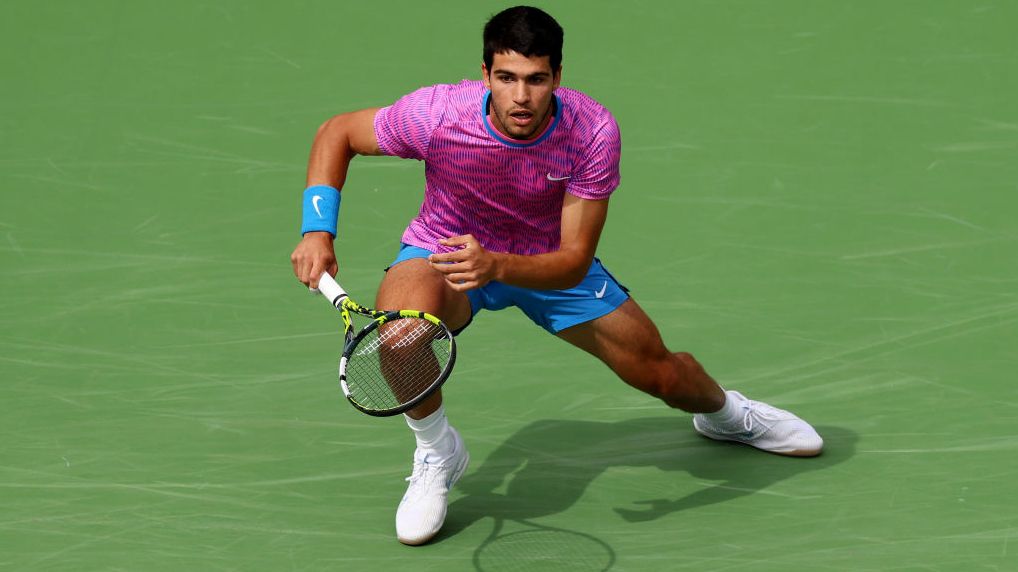 Carlos Alcaraz, wearing pink and blue outfit, on court ahead of the Indian Wells 2025 tennis tournament 