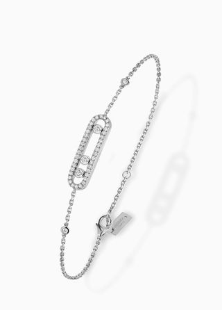 Silver necklace with a diamond moving freely inside a chain.