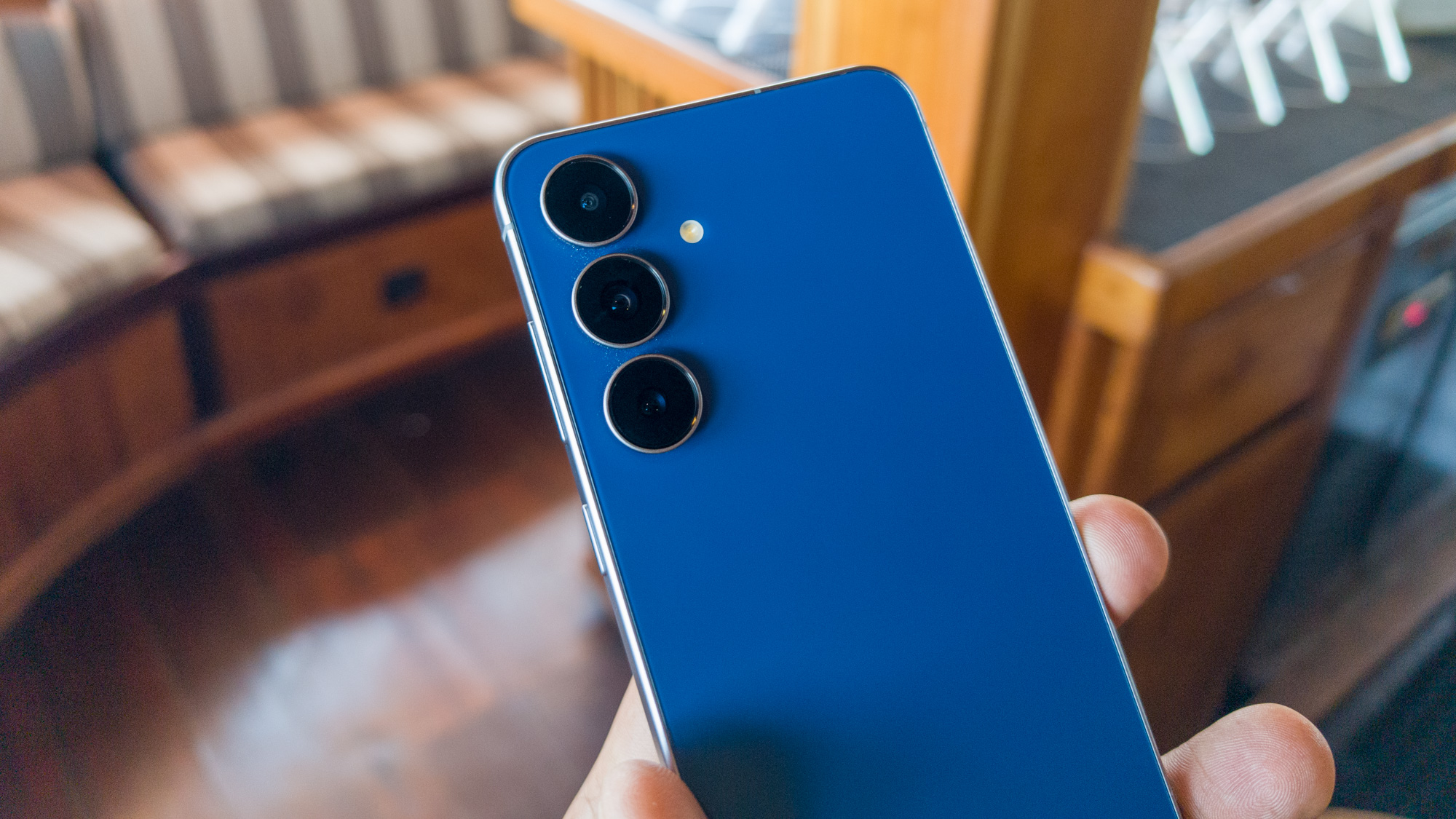 Samsung Galaxy S25 FE Blue in the hand