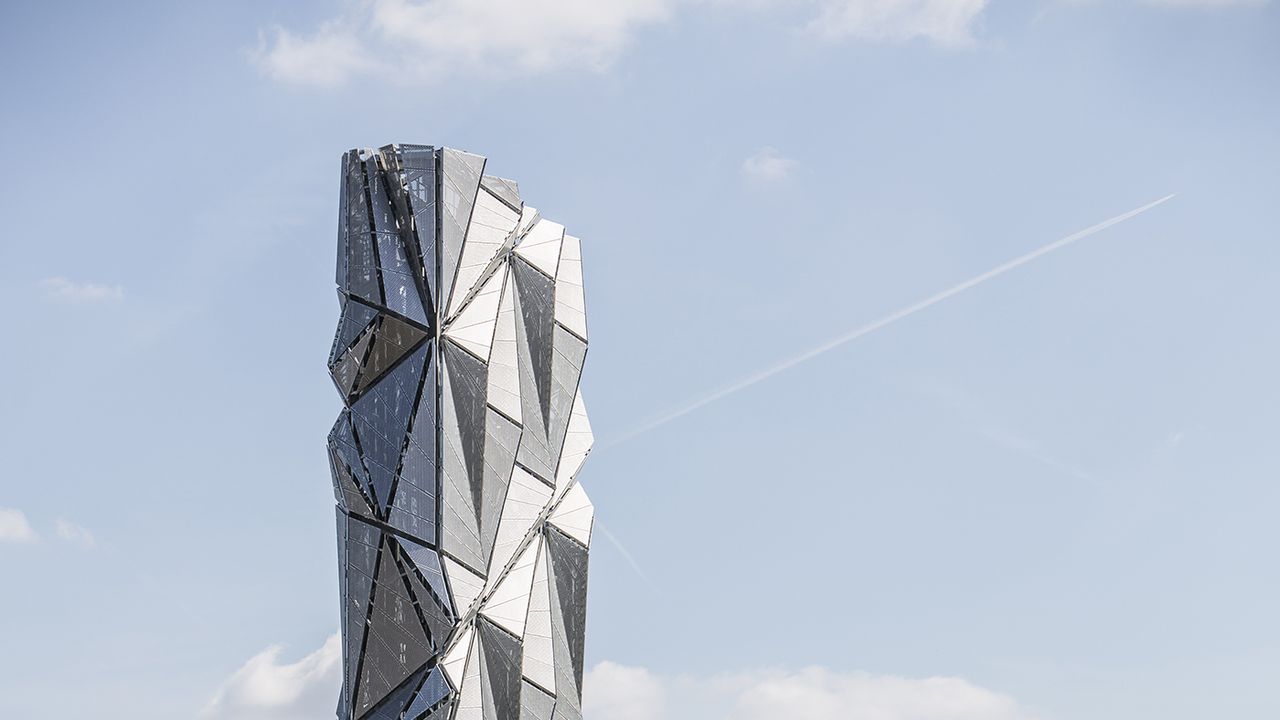 the_optic_cloak_photograph_by_marc_wilmot_courtesy_of_the_greenwich_peninsula5.jpg