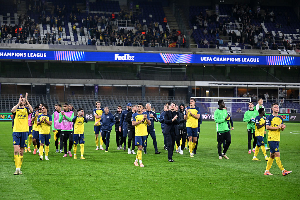 Players of R. Union Saint-Gilloise applauds the fans following during the UEFA Champions League 2025/26 League Phase MD2 match between R. Union Saint-Gilloise and Newcastle United FC at RSC Anderlecht Stadium on October 01, 2025 in Brussels, Belgium.