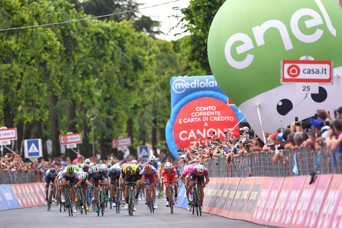 Elia Viviani (Quick-Step) gets his head down in Nervesa della Battaglia on stage 13, en route to taking the third of what would be four stage wins at the 2018 Giro