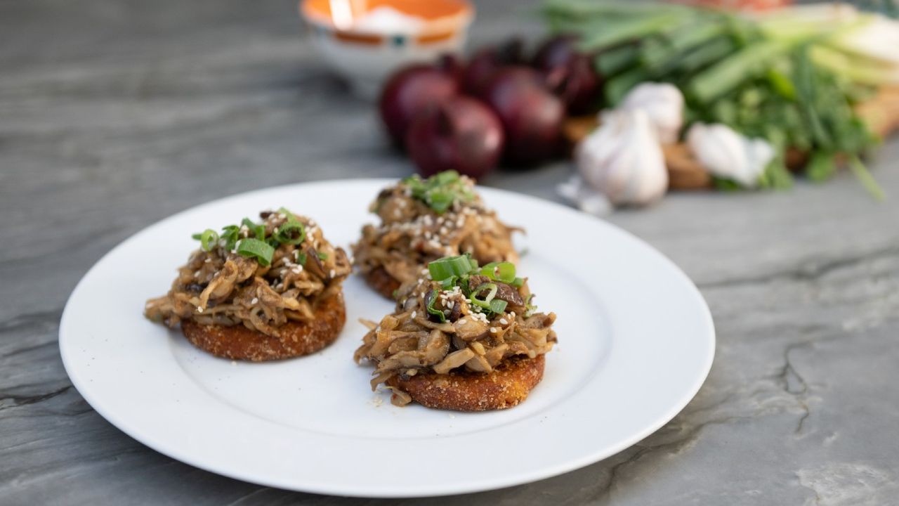 Miso mushroom ‘toasts’